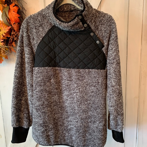 Tops - Fuzzy soft sweatshirt